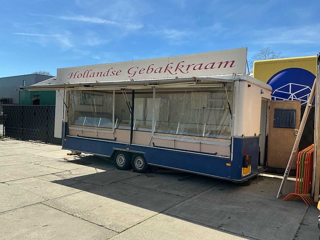 Oliebollen foodtruck - afbeelding 1 van  10