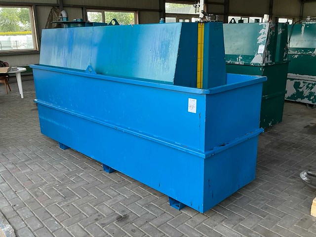 Oliebunker met opvangbak - afbeelding 1 van  4