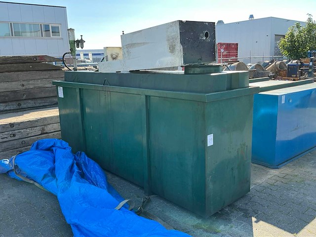 Oliebunker - afbeelding 3 van  8