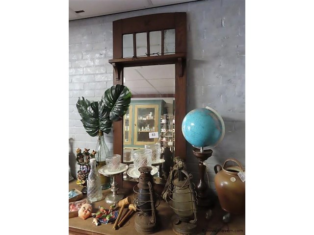 Olielampen, wereldbol, spiegel, groot lot op de kast - afbeelding 1 van  10