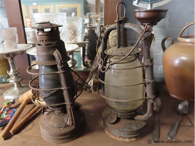 Olielampen, wereldbol, spiegel, groot lot op de kast - afbeelding 5 van  10