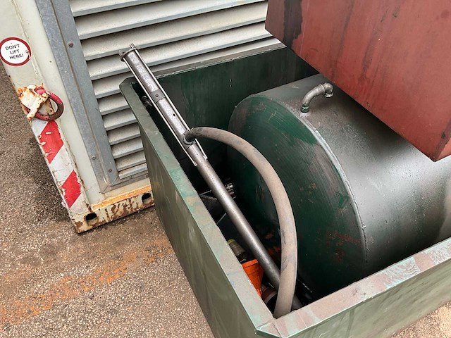 Olietank met lekbak - afbeelding 3 van  4