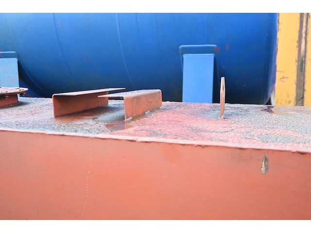 Olietank - afbeelding 6 van  6