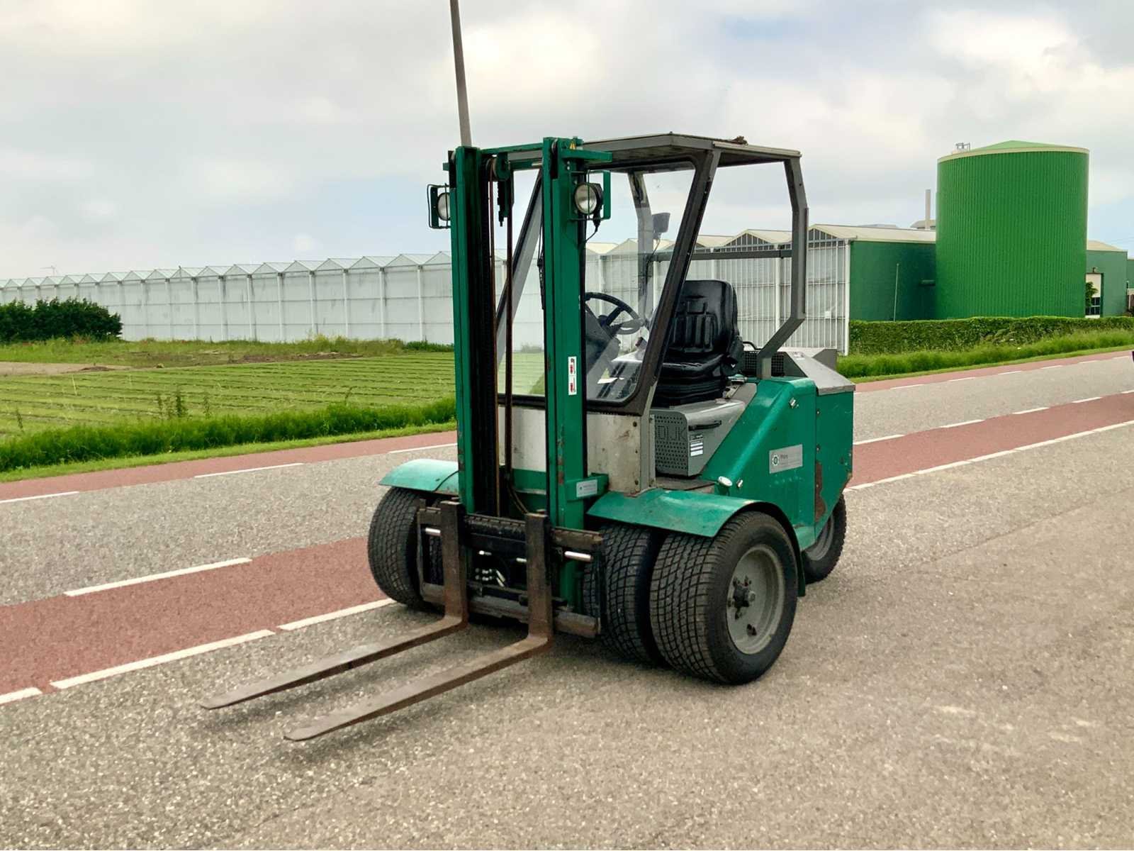 Olijfbomen, ruwterrein heftruck/hoogwerker, deutz generator/motor, elektro materialen en (op)rijplaten