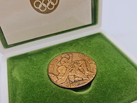 Olympische spelen tokyo 1964 medaille - inclusief doos - afbeelding 2 van  5