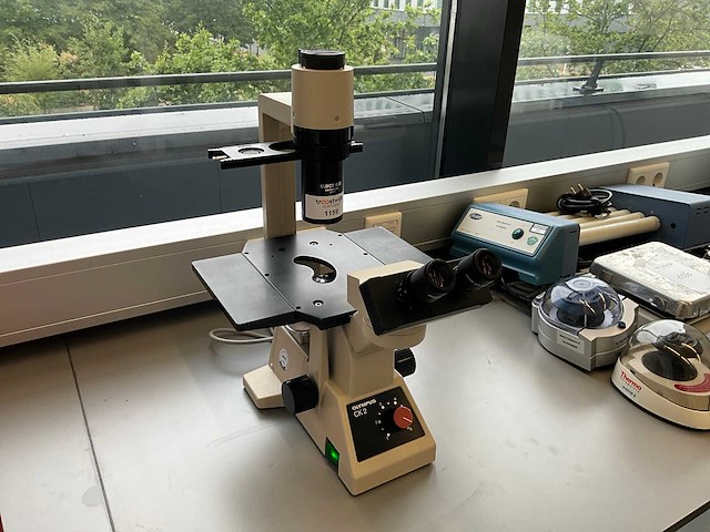 Olympus ck2 biologische microscoop - afbeelding 2 van  10