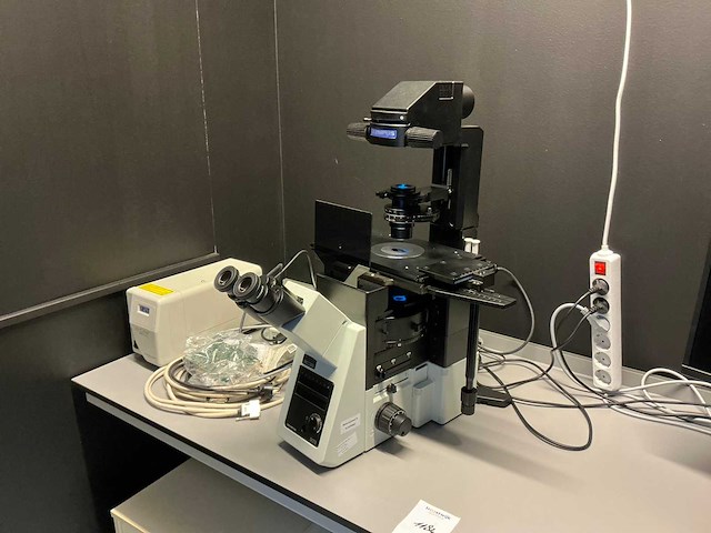 Olympus ix73p2f omgekeerde microscoop - afbeelding 1 van  13