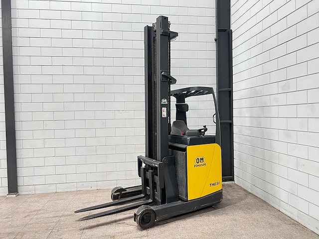 Om - 2004 - thesi b2 k23 - reach truck - afbeelding 1 van  8