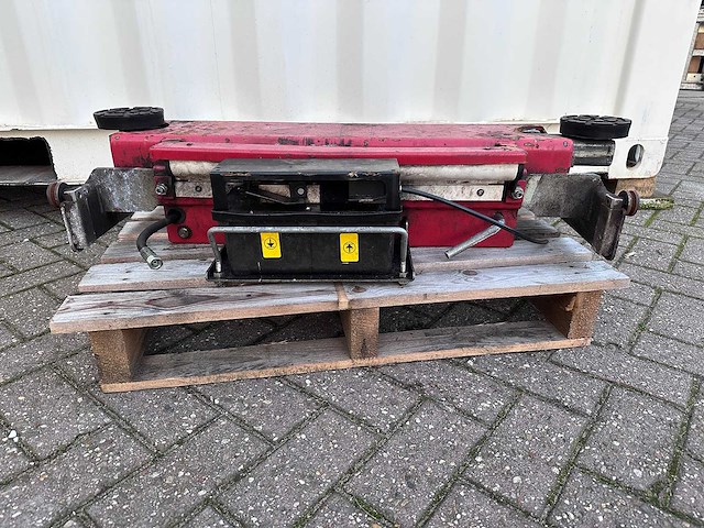 Oma - brugkrik / hefbrugkrik / middenheffer pneumatisch hydraulisch - 2012 - afbeelding 1 van  4