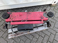 Oma - brugkrik / hefbrugkrik / middenheffer pneumatisch hydraulisch - 2012 - afbeelding 2 van  4