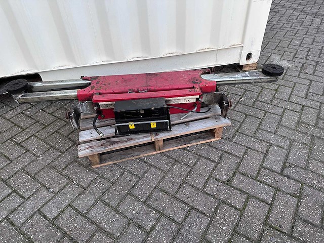 Oma - brugkrik / hefbrugkrik / middenheffer pneumatisch hydraulisch - 2012 - afbeelding 4 van  4
