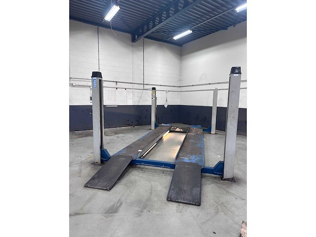 Oma / werther stratos - 1999 - 526 - 4 koloms hefbrug met brugkrik 4000kg apk - afbeelding 1 van  15