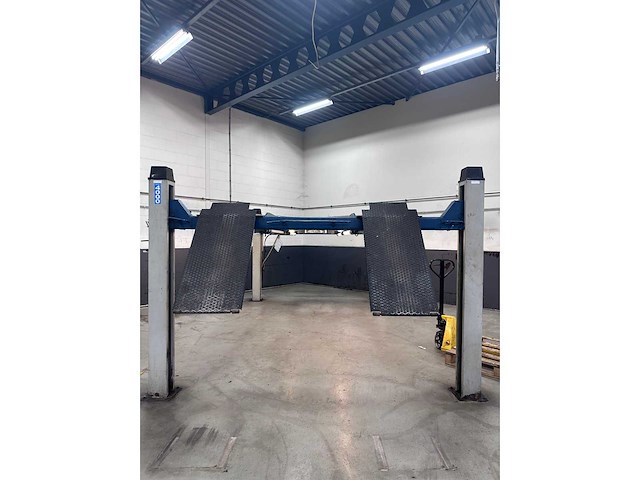 Oma / werther stratos - 1999 - 526 - 4 koloms hefbrug met brugkrik 4000kg apk - afbeelding 12 van  15