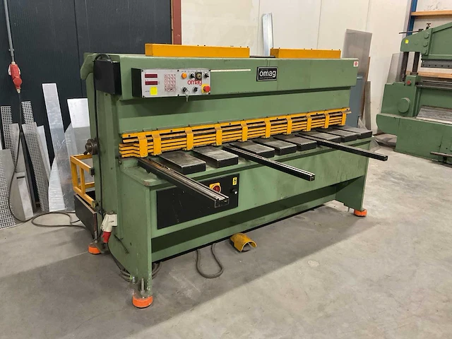 Omag cll 203 pons- en knipmachine - afbeelding 6 van  13