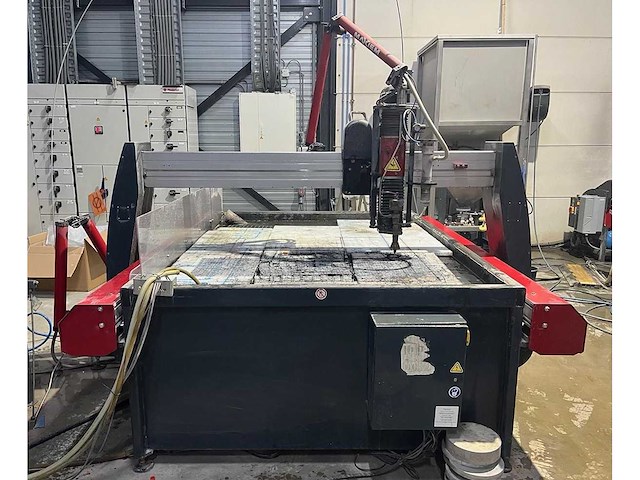 Omax - 2019 - maxiem 1515 - waterstraalsnijmachine - afbeelding 1 van  14