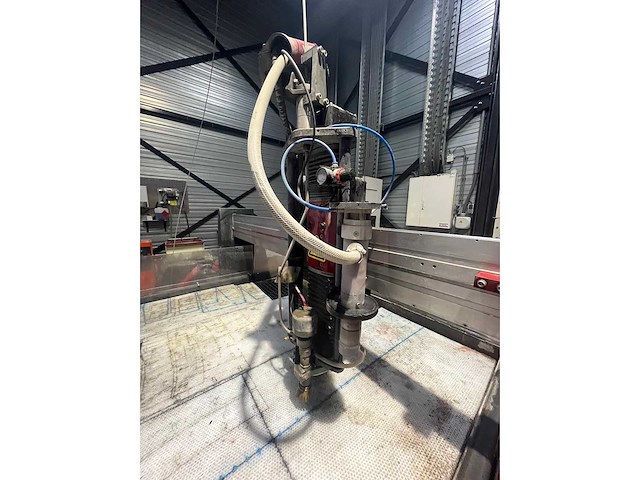 Omax - 2019 - maxiem 1515 - waterstraalsnijmachine - afbeelding 9 van  14