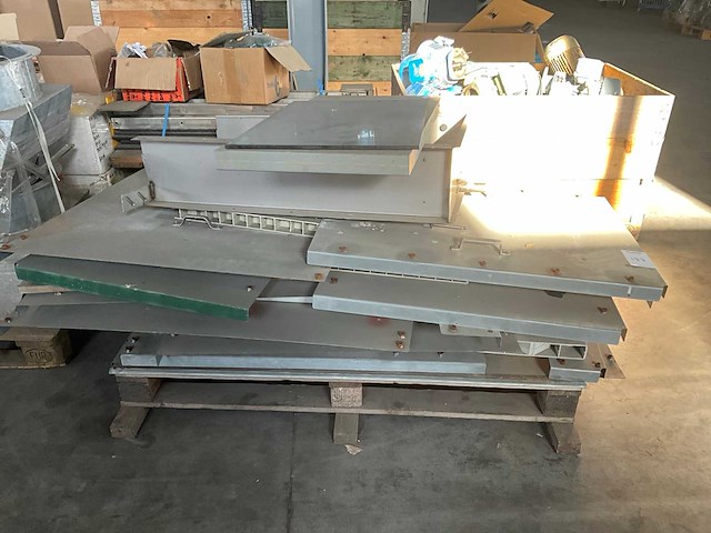 Ombouw voerstation - afbeelding 1 van  3