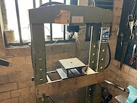 Omcn hydraulische werkplaatspers 15ton v.v. verstelbaar werkbed - afbeelding 2 van  6