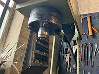 Omcn hydraulische werkplaatspers 15ton v.v. verstelbaar werkbed - afbeelding 5 van  6