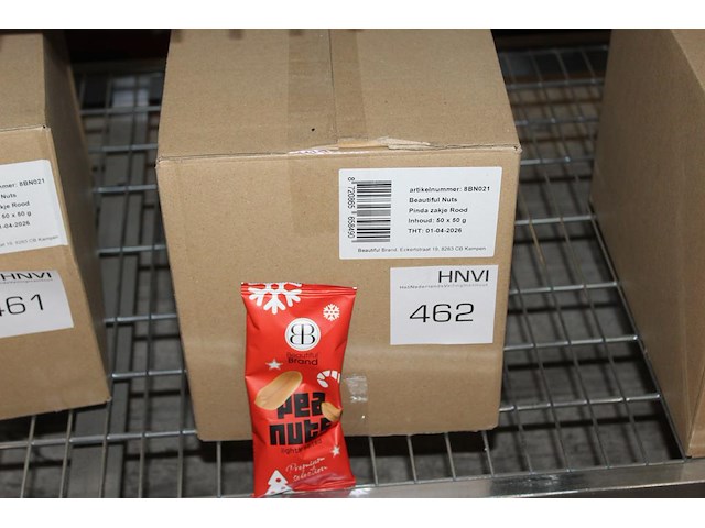 Omdoos met pindaverpakkingen rood. 50 x 50g. - afbeelding 1 van  2