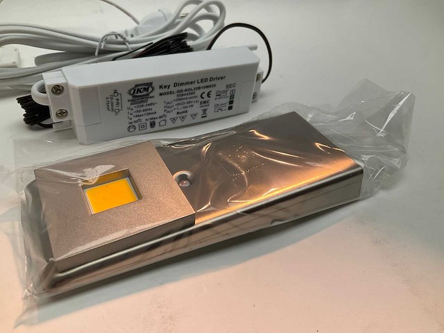 Omega quadrat onderbouw keukenverlichting led rvs dimbaar (3x) - afbeelding 3 van  6