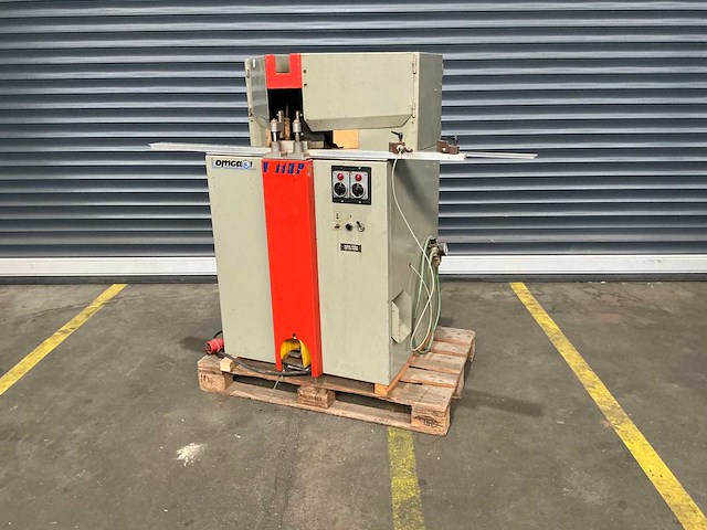 Omga - 1989 - v 235 - afkortcirkelzaagmachine - afbeelding 1 van  10