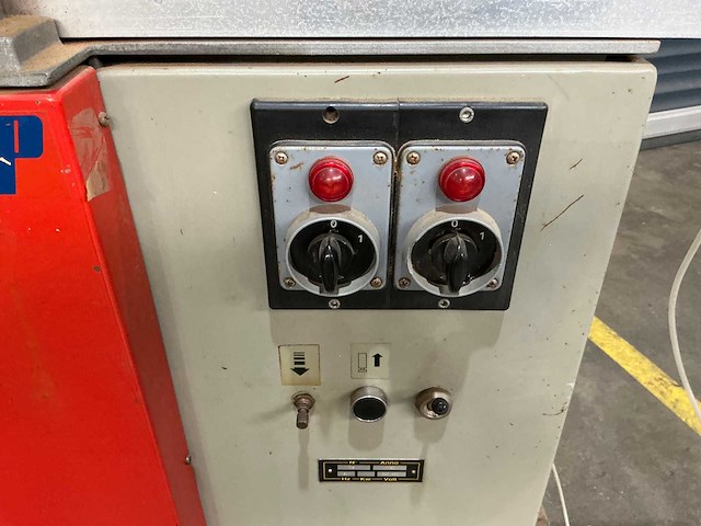 Omga - 1989 - v 235 - afkortcirkelzaagmachine - afbeelding 9 van  10