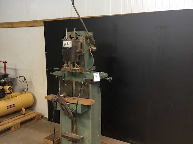 Om.m 250 verticale freesmachine - afbeelding 3 van  6