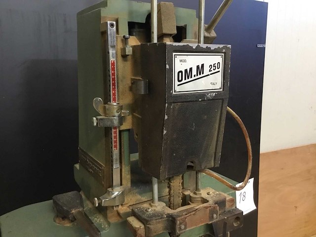 Om.m 250 verticale freesmachine - afbeelding 5 van  6