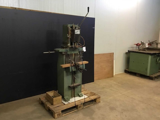 Om.m 250 verticale freesmachine - afbeelding 1 van  6