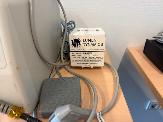Omnicure series 1000 uv curing system met lichtgeleider en voetpedaal - afbeelding 3 van  4