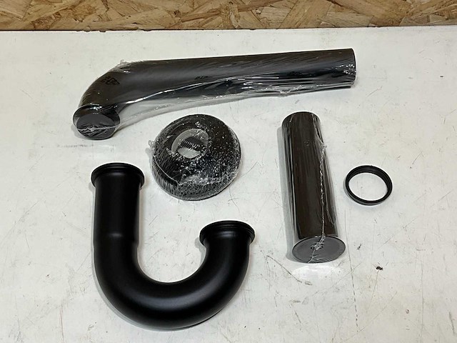 Omp buissifon 1.1/4" messing matzwart incl. muurbuis en rozet 75mm (6x) - afbeelding 1 van  5