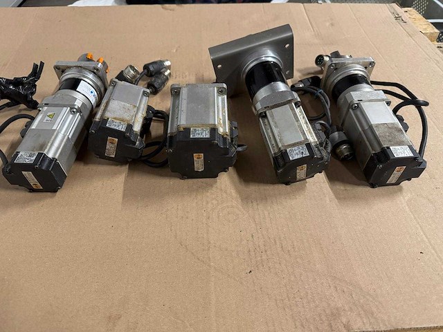 Omron - omron servomotoren (5x) - afbeelding 1 van  3