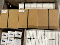 Omron - partij elektronica & industriële encoders, fiber-units, hulpcontacten en netreactoren - afbeelding 4 van  11