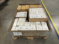 Omron - partij elektronica & industriële encoders, fiber-units, hulpcontacten en netreactoren - afbeelding 1 van  11