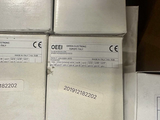 Omron - partij elektronica & industriële encoders, fiber-units, hulpcontacten en netreactoren - afbeelding 7 van  11