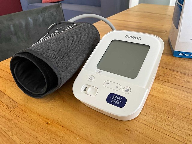 Omron m3 comfort bloeddrukmeter - afbeelding 1 van  4
