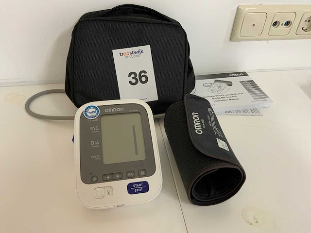 Omron m6 tensie meter - afbeelding 1 van  3