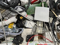 Omron, siemens, yaskawa - partij elektronica & automatiseringscomponenten en besturingsonderdelen - afbeelding 8 van  12
