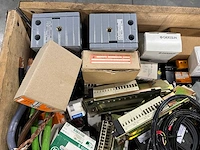 Omron, siemens, yaskawa - partij elektronica & automatiseringscomponenten en besturingsonderdelen - afbeelding 12 van  12