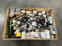 Omron, siemens, yaskawa - partij elektronica & automatiseringscomponenten en besturingsonderdelen - afbeelding 4 van  12