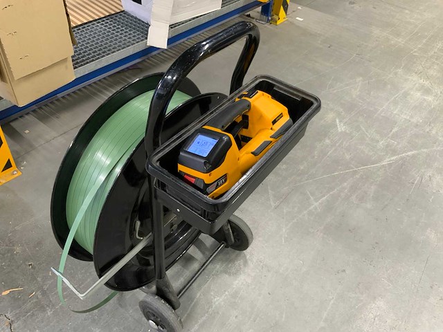 Omsnoeringsapparaat met strapex stb 73 accu sluitmachine - afbeelding 12 van  12