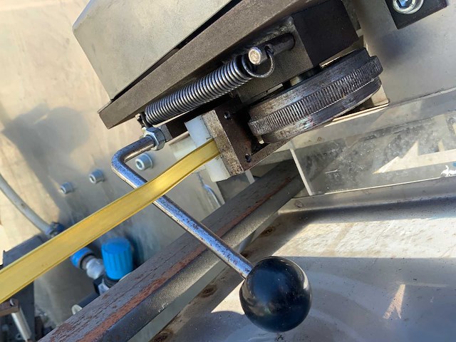 Omsnoeringsmachine - afbeelding 6 van  7