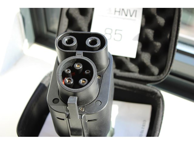 Omvormer / adapter ccs2 naar ccs1 met draagtas. - afbeelding 2 van  3