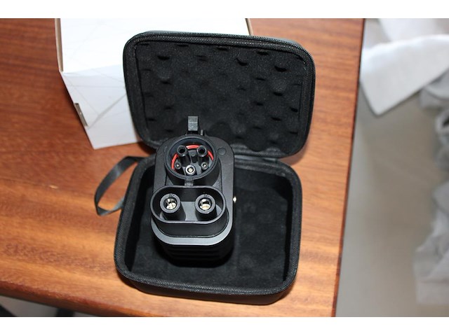 Omvormer / adapter ccs2 naar ccs1 met draagtas. - afbeelding 2 van  2