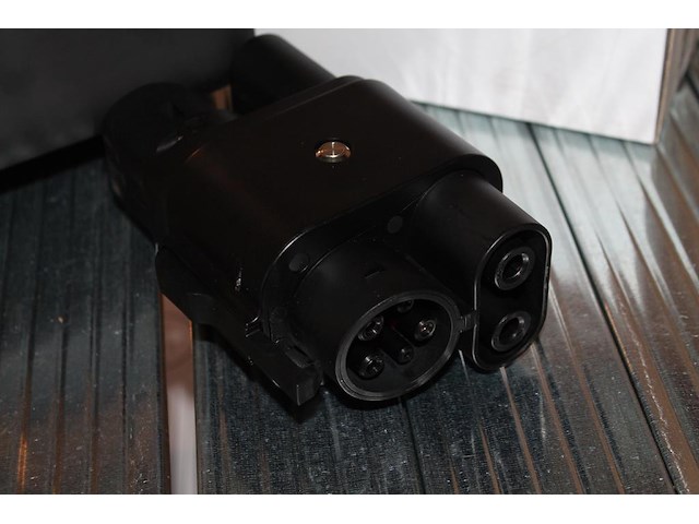 Omvormer / adapter ccs2 naar ccs1 met draagtas. - afbeelding 3 van  3