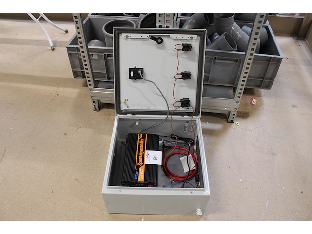 Omvormer edecoa 2000 watt in metalen besturingskast. - afbeelding 1 van  3