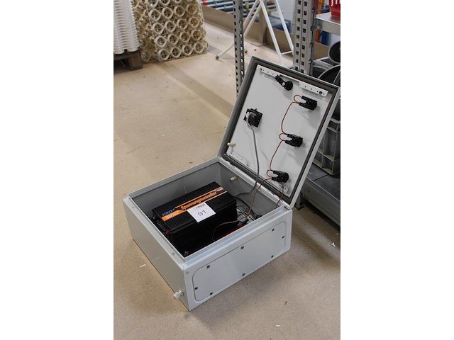 Omvormer edecoa 2000 watt in metalen besturingskast. - afbeelding 2 van  3