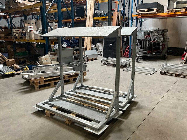 Omvormer montage frame platdak (6x) - afbeelding 1 van  3