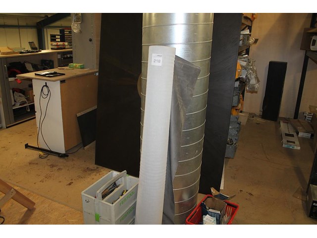 Onbekende lengte grijze velours stof met breedte 145 cm op rol. - afbeelding 1 van  2